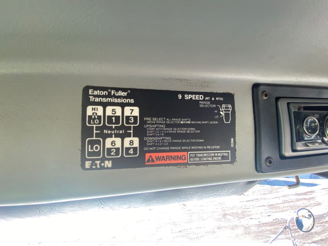 1995 FREIGHTLINER FL80 - Image 12